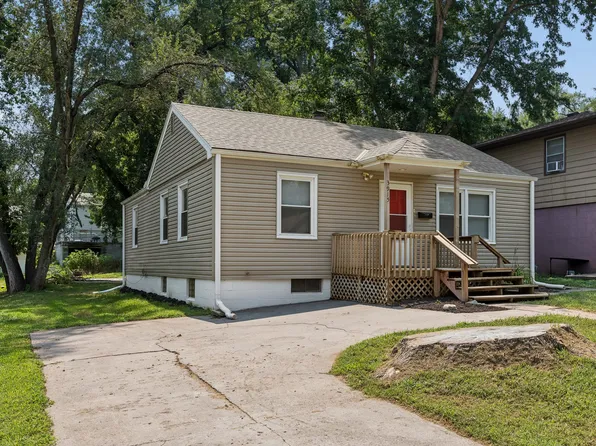 3915 Crown Point Ave, Omaha, NE 68111
