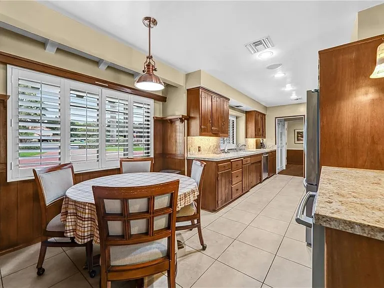 17300 Sunburst St — Photo 9