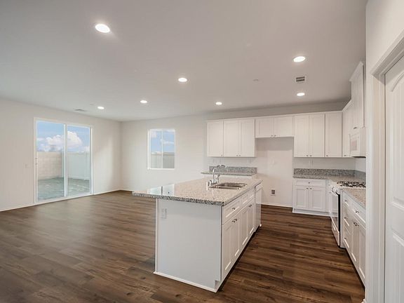 4th image of 921 Bordeaux Ln