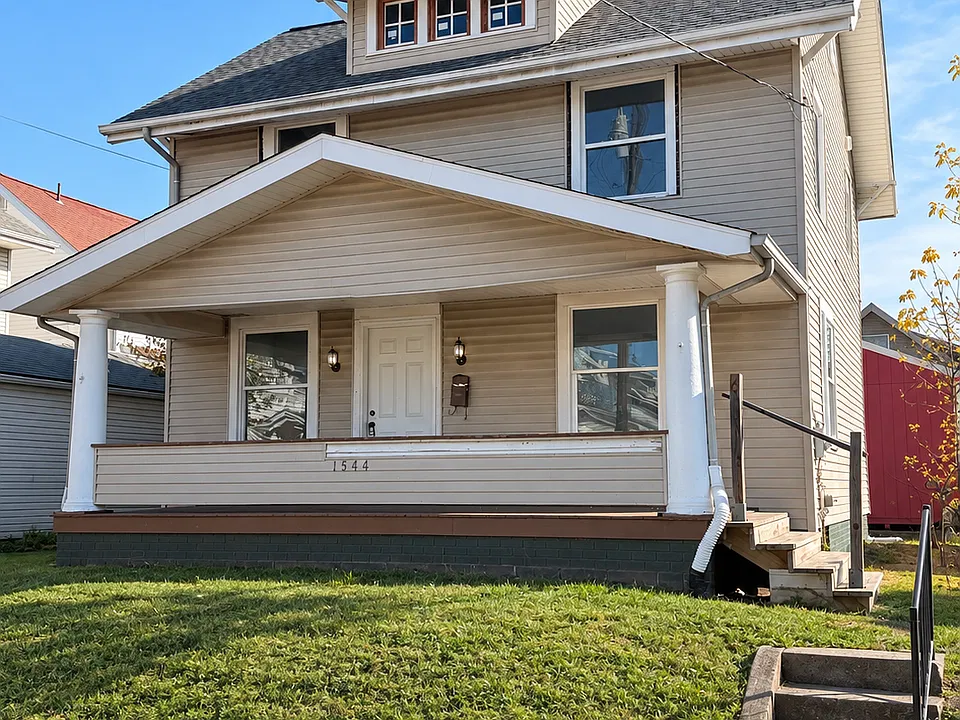 1544 Arnold Ave NW