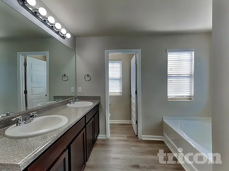1095 Lear Dr — Photo 9