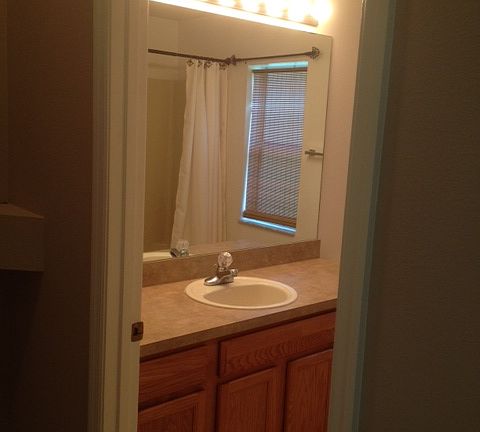 5th image of 63 Luther Dr