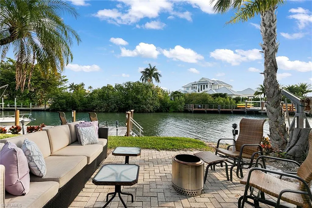2 bed, 2.0 bath, 1200 sqft, $4,500 — Photo 2