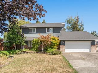 338 McKinnon St, Parksville, BC V9P 1H7