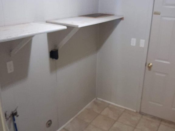 5th image of 611 W 6th St