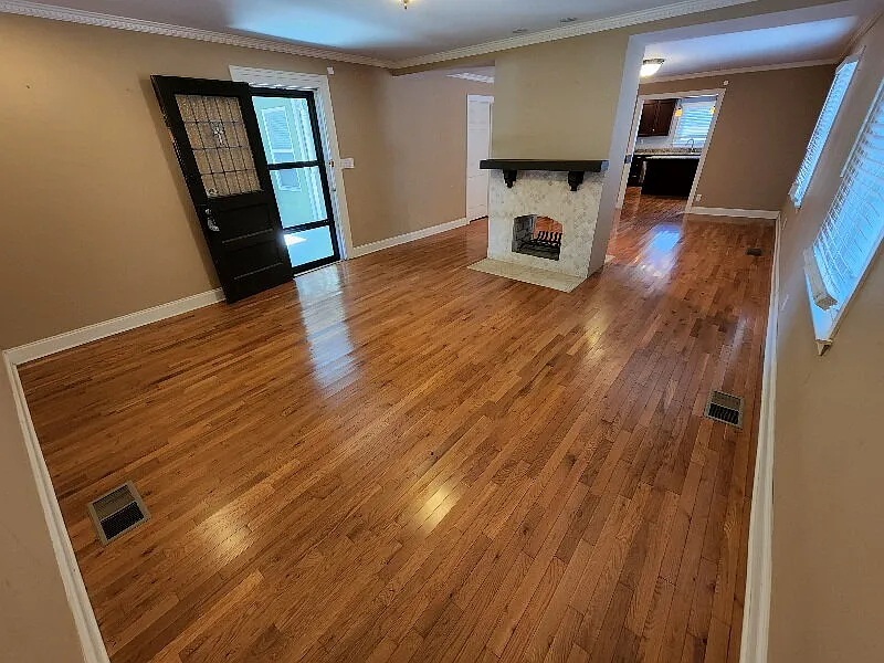 3 bed, 2.0 bath, 1651 sqft, $3,200 — Photo 4