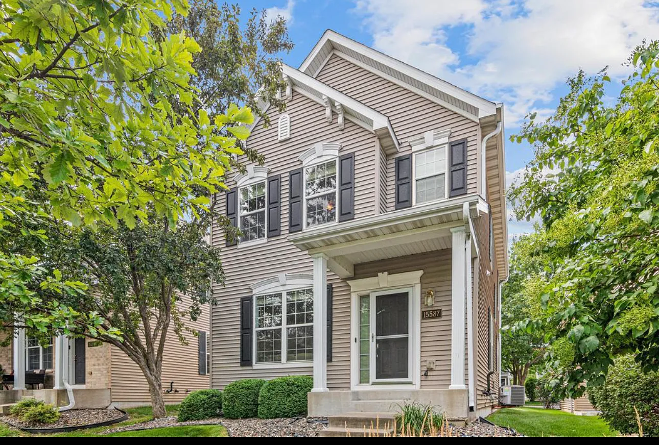 4 bed, 3.5 bath, 2610 sqft, $2,949 — Photo 2