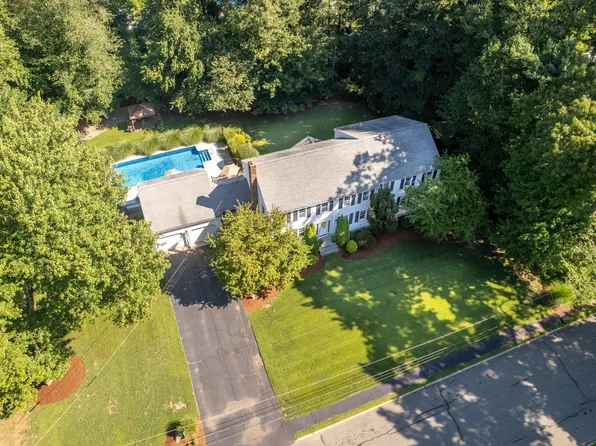65 Fox Hill Dr, Bridgewater, MA 02324