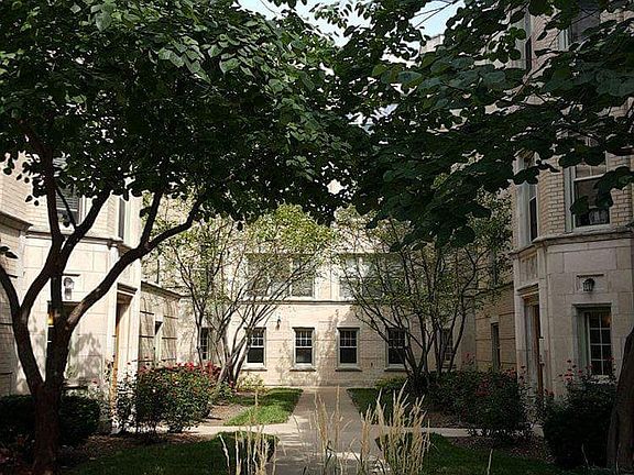 2nd image of 1448 W Thorndale Ave APT 1N