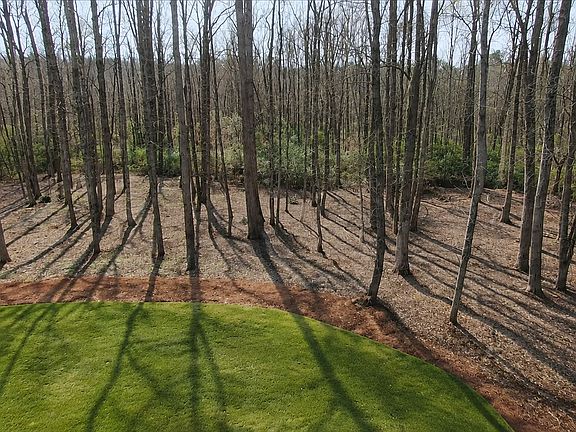 5th image of 128 Deer Lake Dr