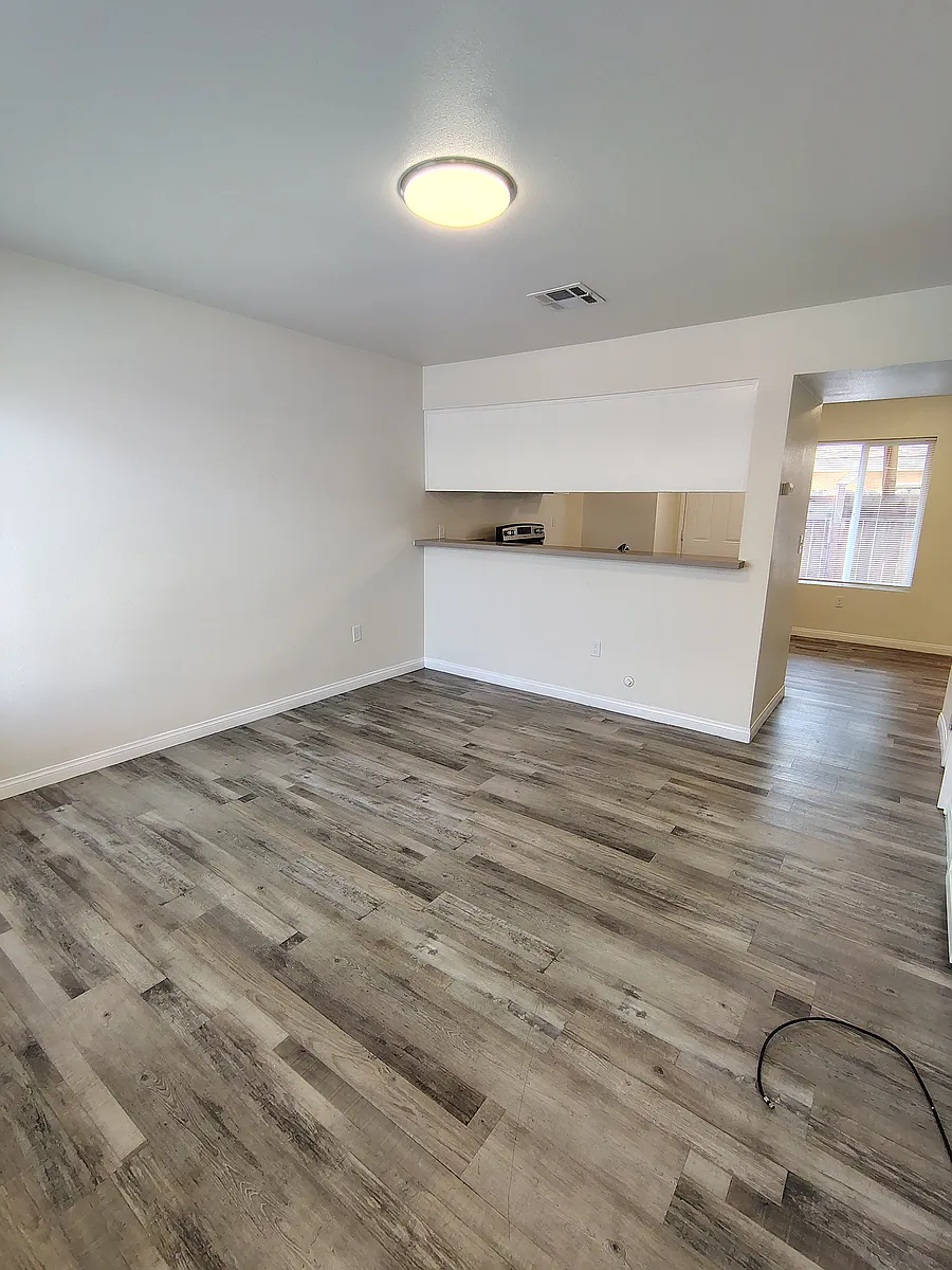 Building Photo - 2010-1 Larcus Ave #22