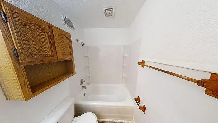 604 East Ave #F — Photo 8