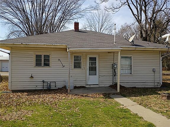 3rd image of 408 N Alanthus Ave