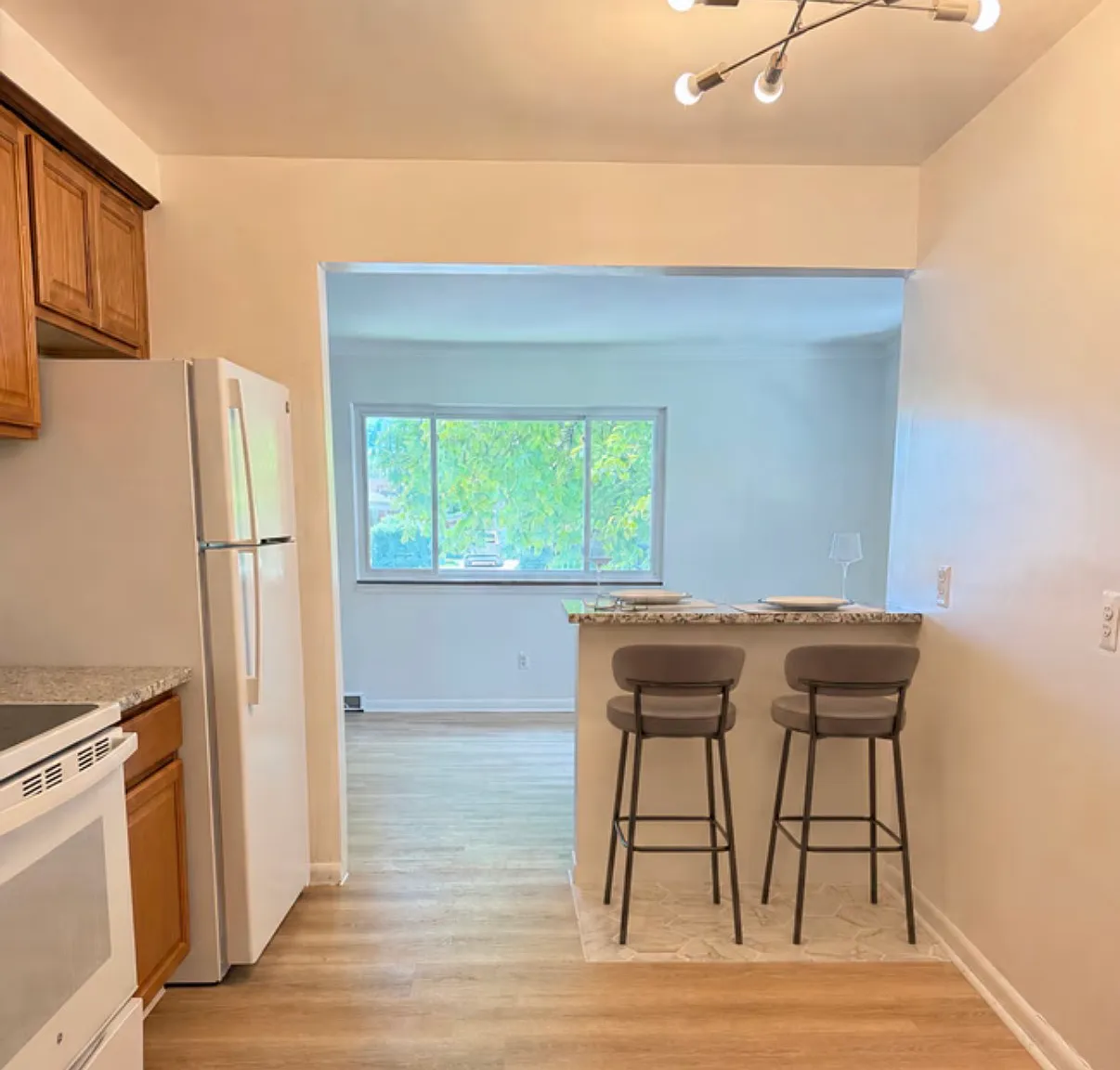 2 bed, 728 sqft, $1,550 — Photo 1