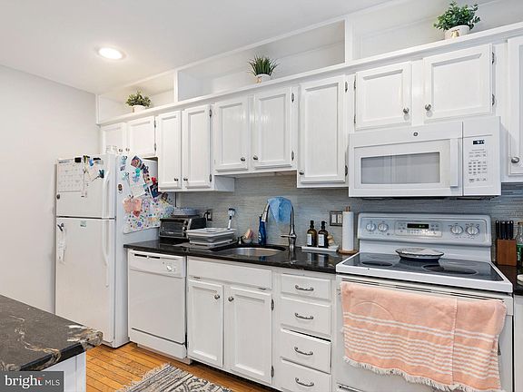 5th image of 2825 W 6th St