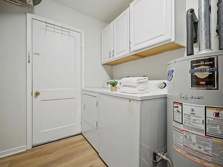 724 Yorkshire Dr — Photo 4
