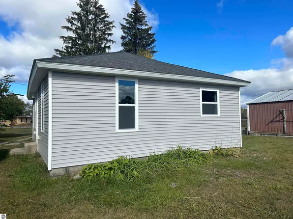 9702 N Front St, Mancelona, MI 49659