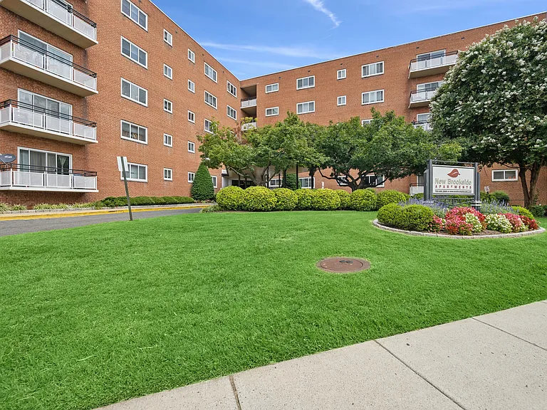 New Brookside Apartments — Photo 9