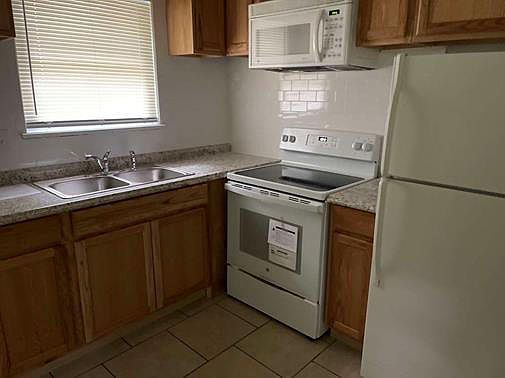 2nd image of 3636 Lamar Ave #A & B