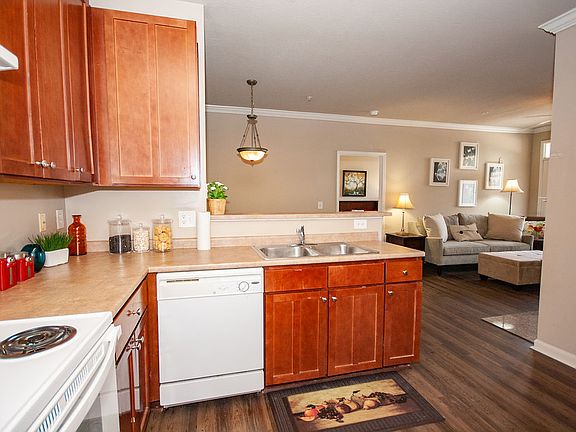4th image of 921 Westmoreland Cir NW #2204