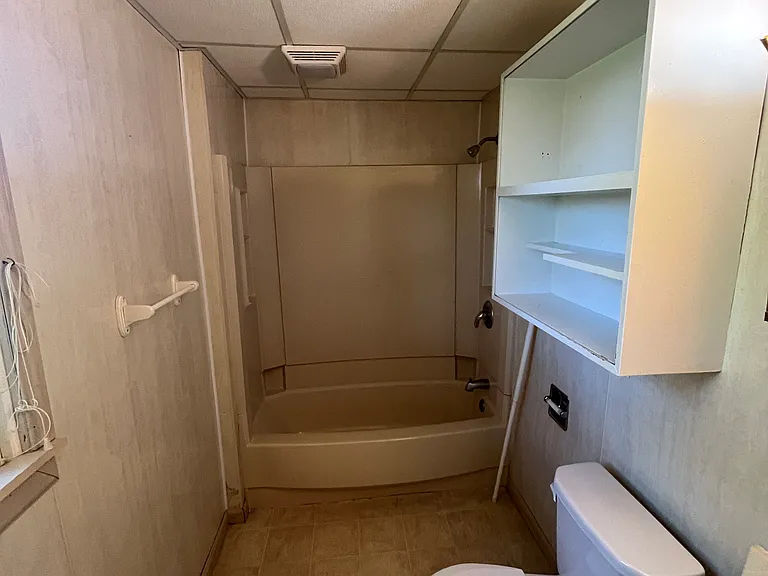 109 Logan Ave W #2 — Photo 3
