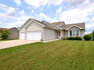 620 Stonehaven Dr, Sun Prairie, WI 53590