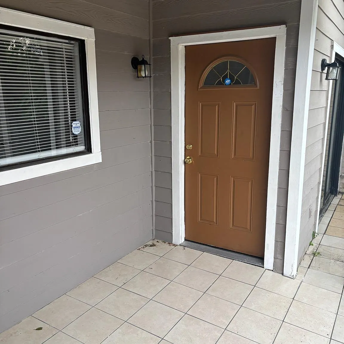 3 bed, 4.0 bath, 1402 sqft, $1,995 — Photo 1