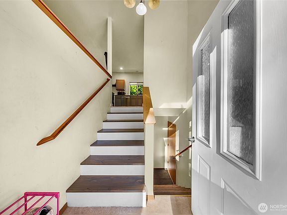 4th image of 642 Sprague Valley Drive