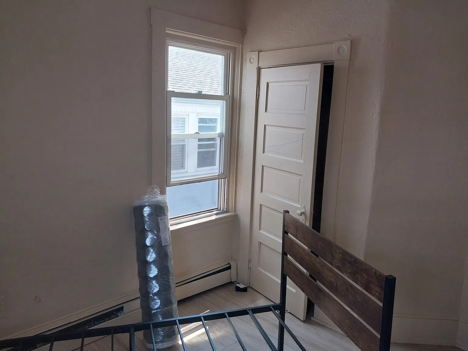 12 bed, 1500 sqft, $750 — Photo 1