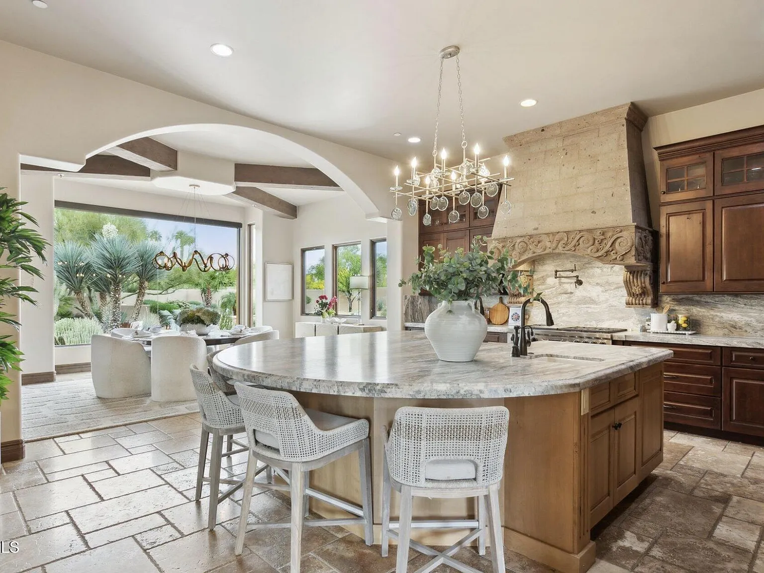 5 bed, 5.0 bath, 5289 sqft, $18,000 — Photo 3