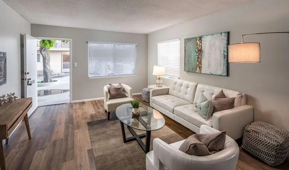 2 bed, 912 sqft, $2,295 — Photo 2