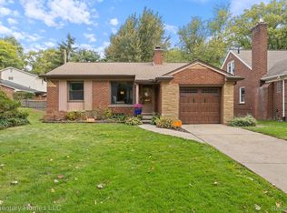 1248 Anita Ave, Grosse Pointe Woods, MI 48236
