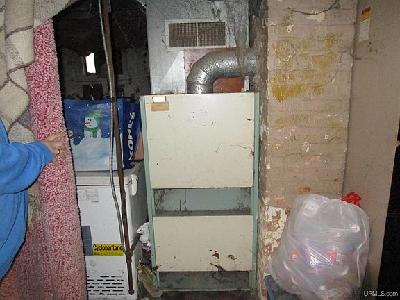 2nd image of 301 S 11th St