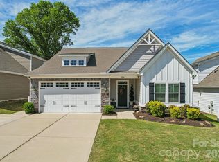 5042 Summer Surprise Ln, Charlotte, NC 28215