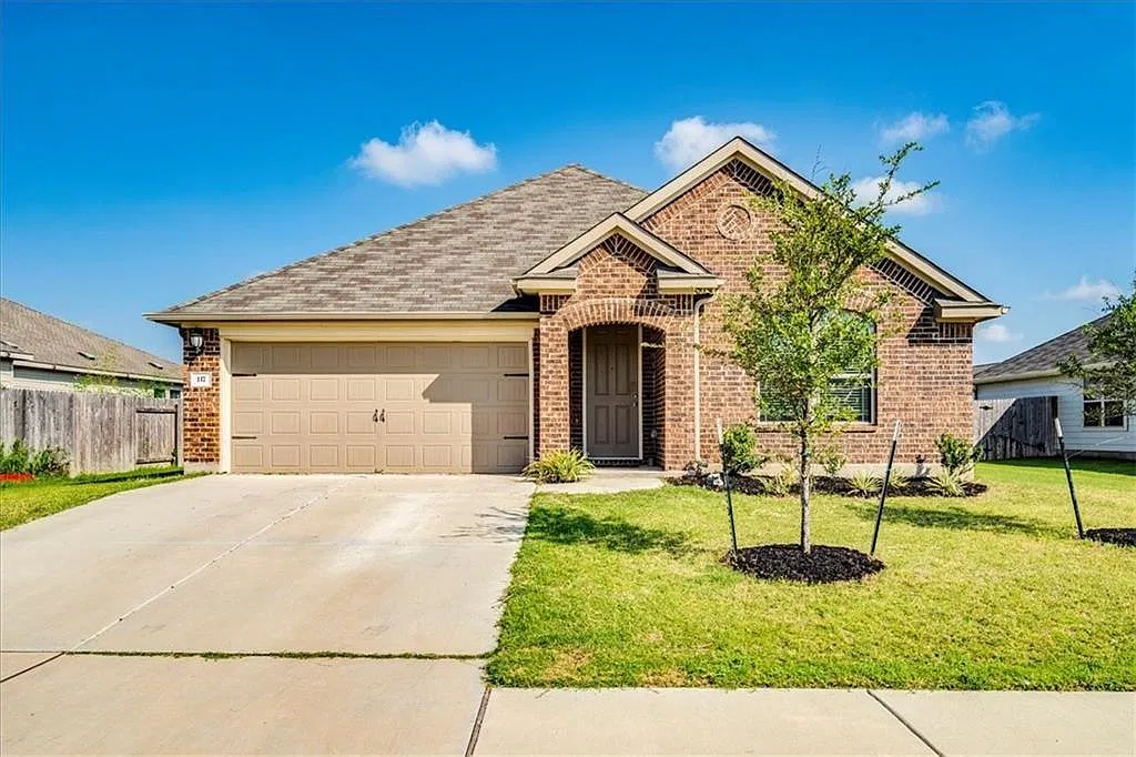 3 bed, 2.0 bath, 1457 sqft, $2,000 — Photo 1