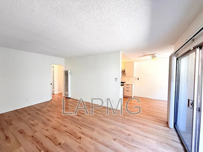 119 N Hillcrest Blvd #16 — Photo 4
