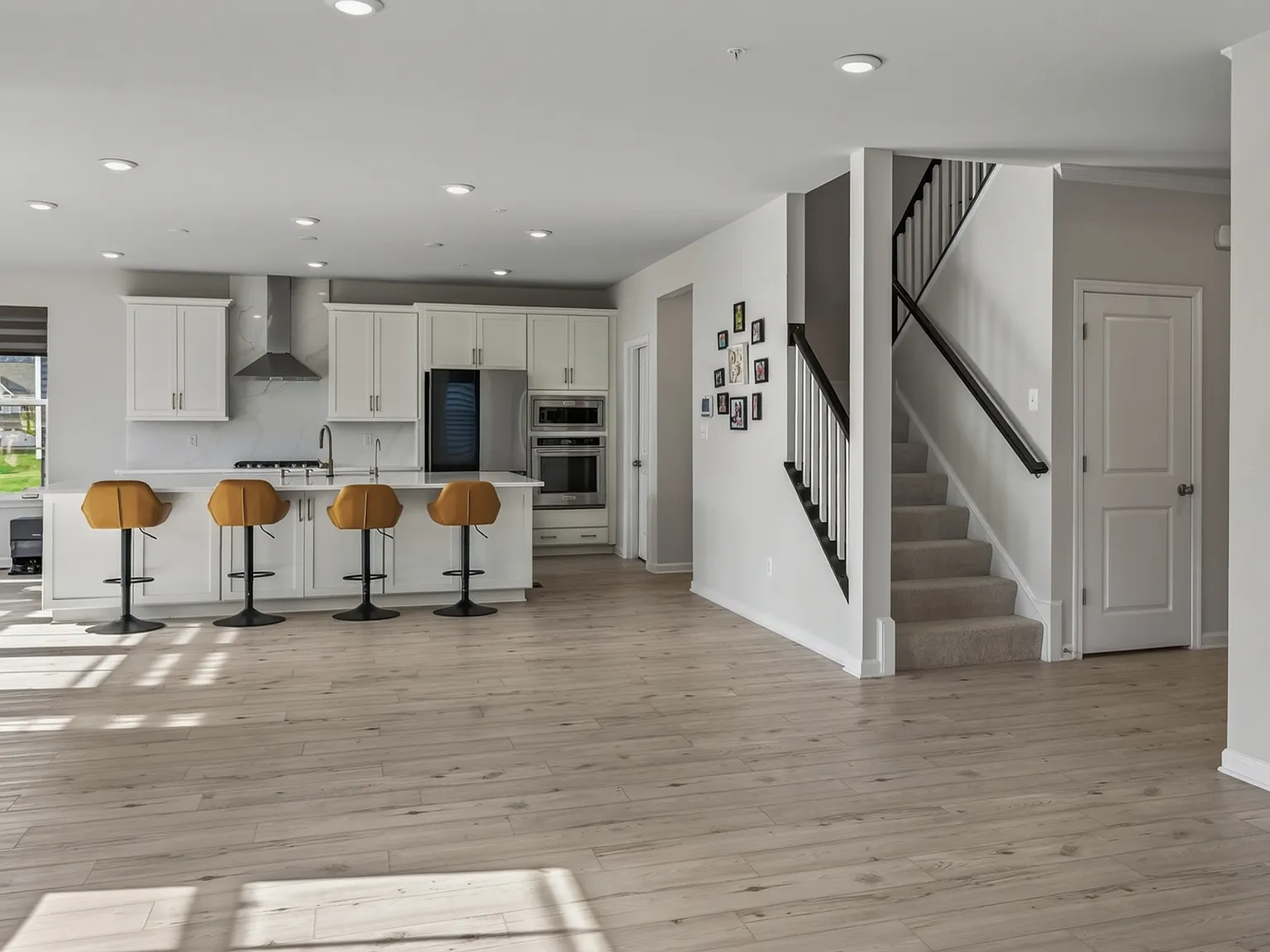 4 bed, 5033 sqft, $4,000 — Photo 4
