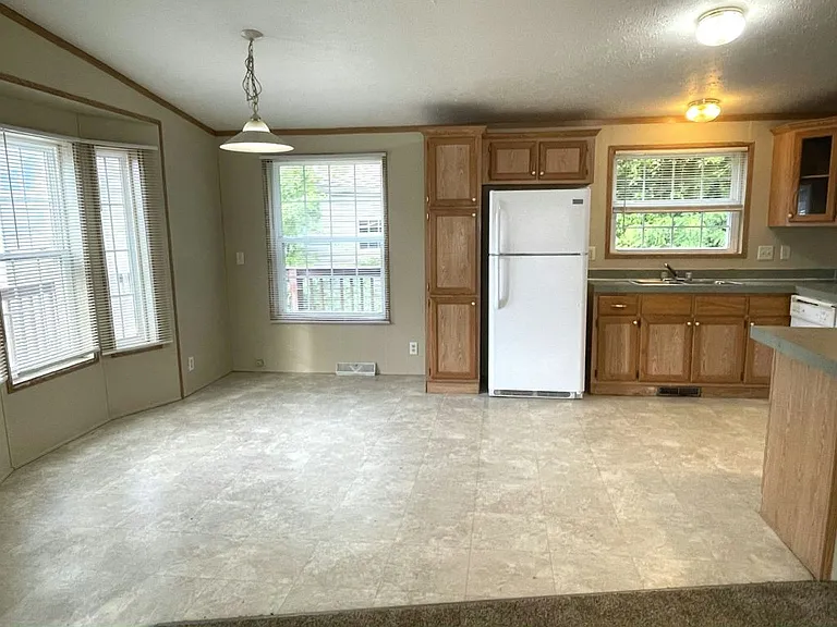 83 Brenner Ct — Photo 9