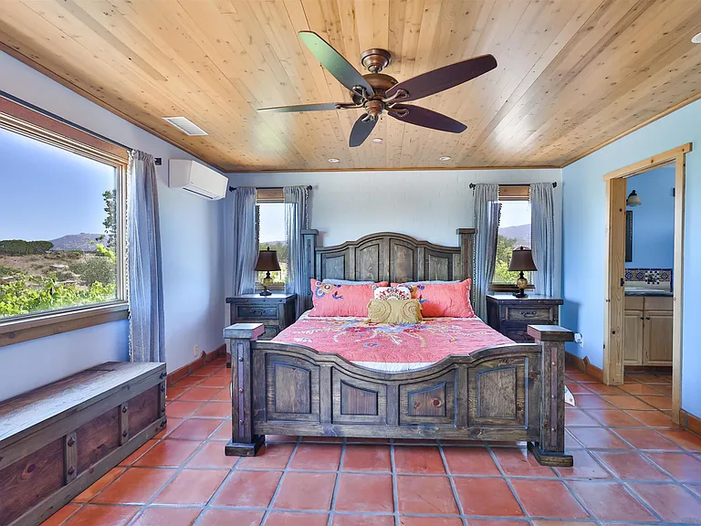 25933 Potrero Valley Rd — Photo 23
