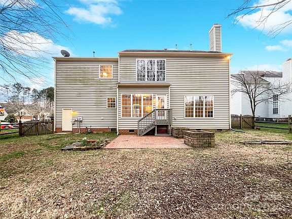 3rd image of 931 Timber Knoll Dr
