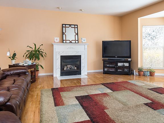4th image of 866 Bellerive Manor Dr