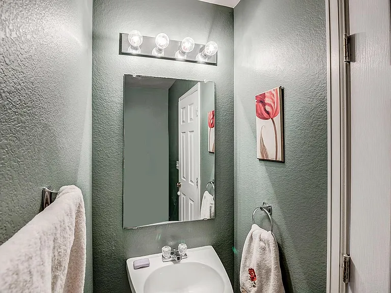 9741 Saybrook St — Photo 16