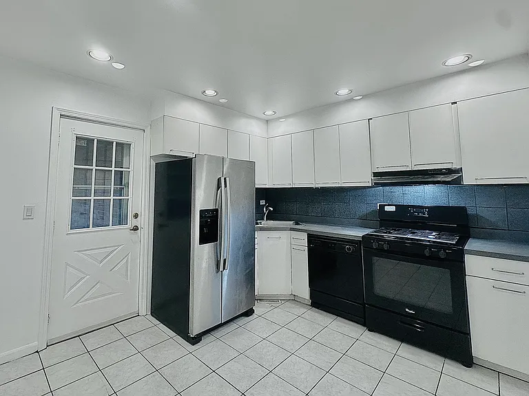 9010 Crawford Ave — Photo 7