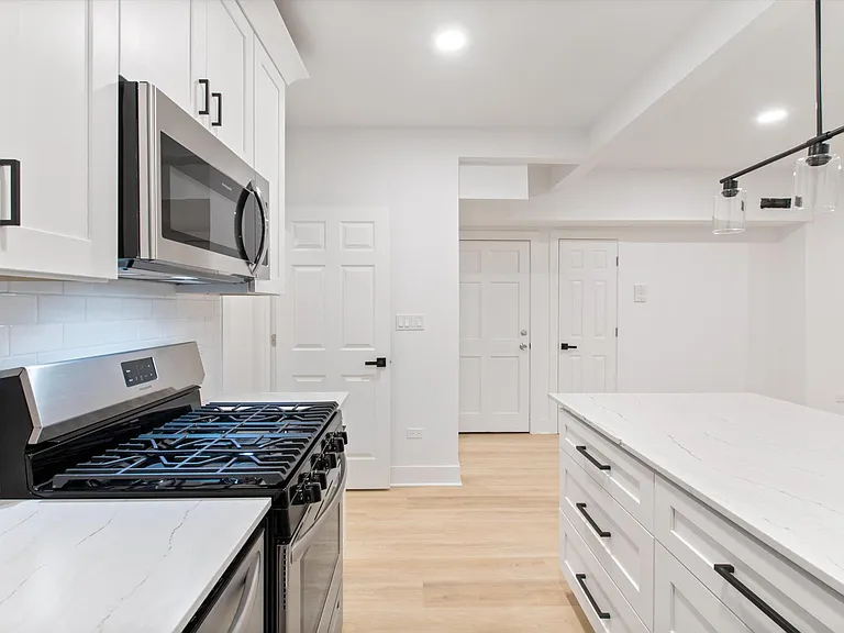 2318 N Sacramento Ave #GF — Photo 5