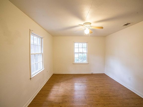 5th image of 605 NW 13th Ter