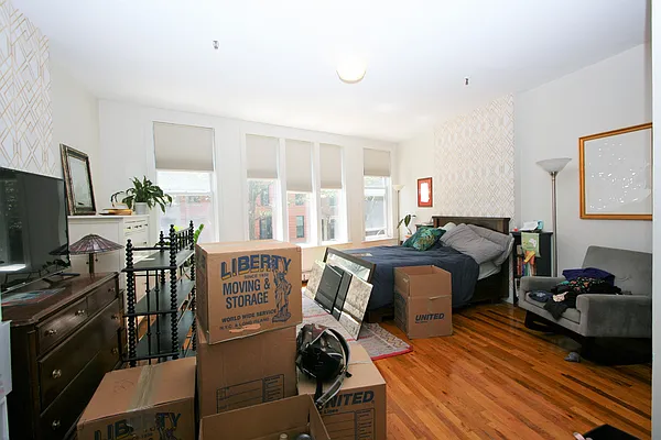 Rented by R New York | media 21