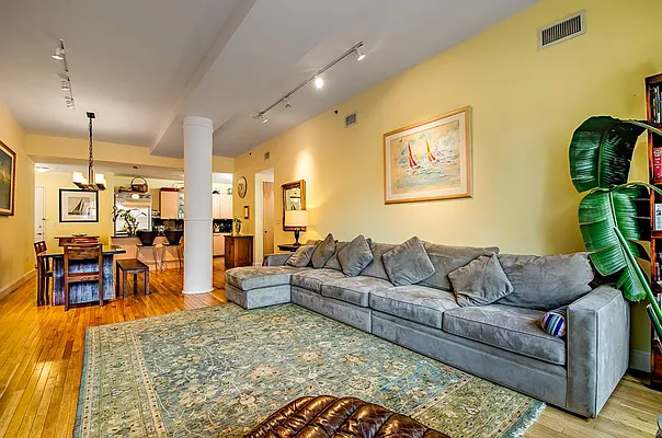 Sold by Real Direct | media 21