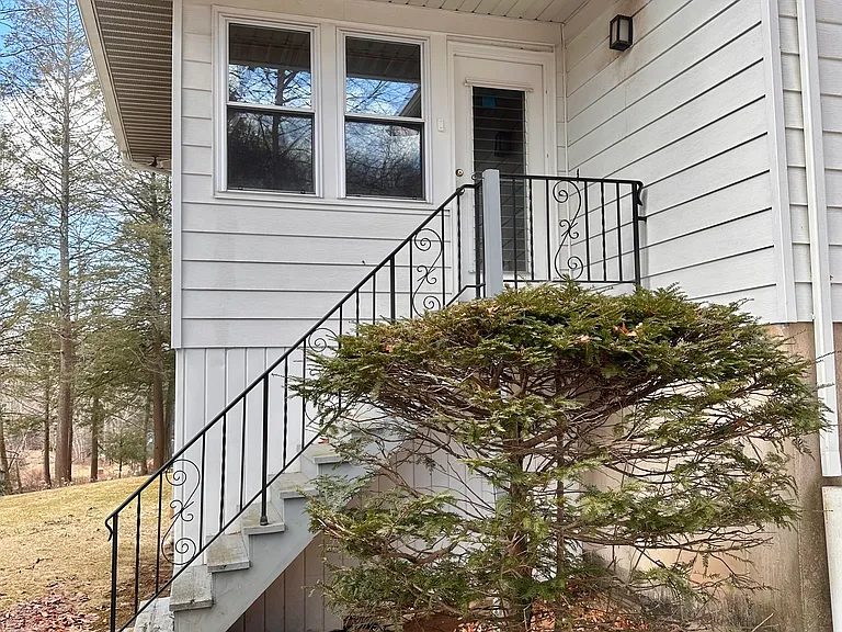 410 Barbara Dr — Photo 9