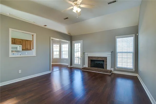 3 bed, 1774 sqft, $2,300 — Photo 3