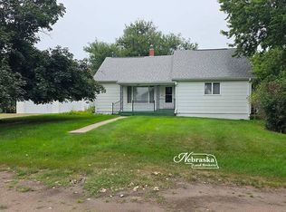305 N Garrison St, Wallace, NE 69169